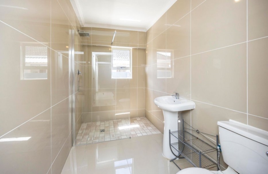 4 Bedroom Property for Sale in Sunnyridge Eastern Cape